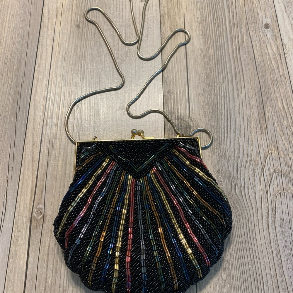 Lyrella Women’s Kiss Clasp Clamshell Clutch Purse Handmade Vintage